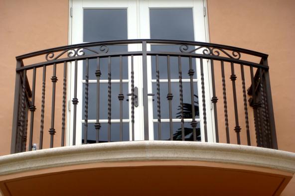 Realizace nebo rekonstrukce balkonů není snadná. Jak na ni?